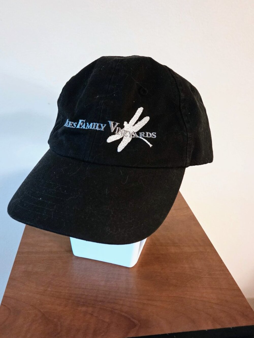 Dukes Family Vineyard Dragonfly Winery Women's Black Hat Adjustable One Size NEW